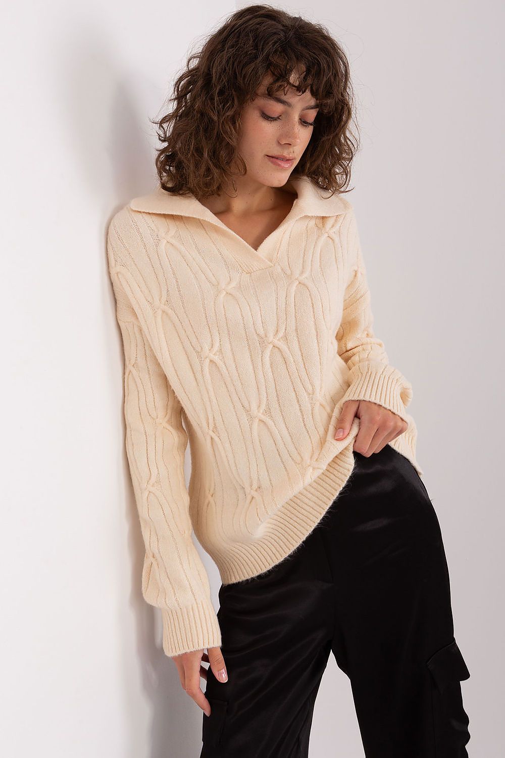 Elegant Collar Acrylic Sweater