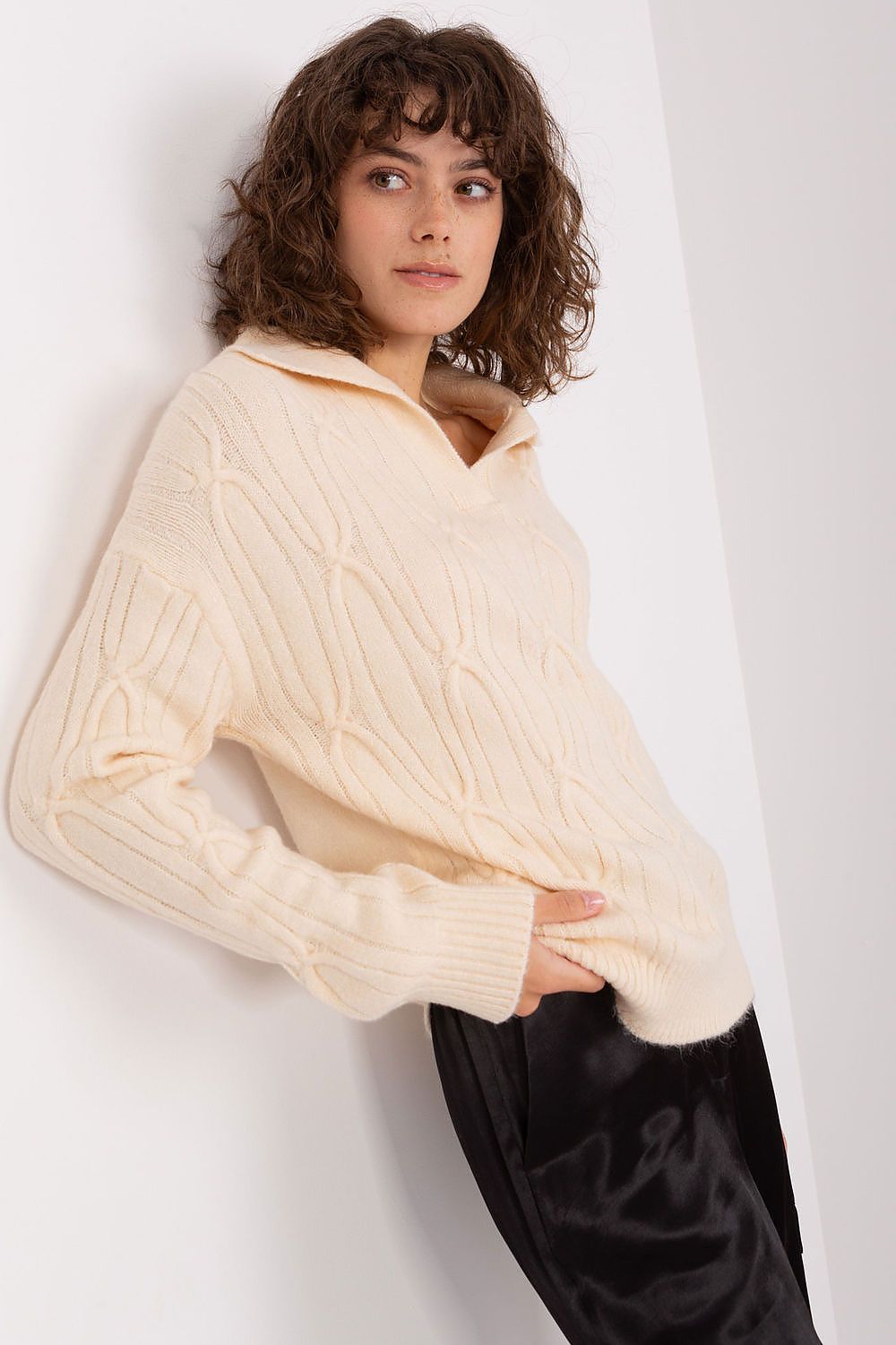 Elegant Collar Acrylic Sweater