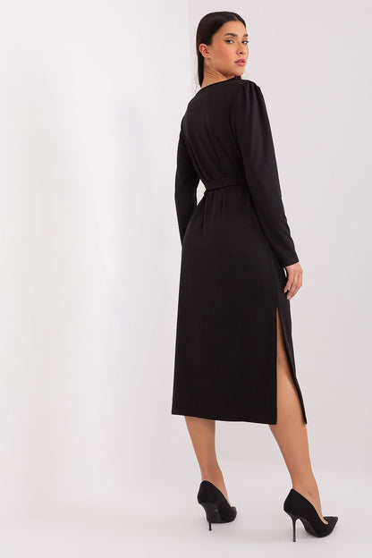 Elegant Ribbed Midi Dress