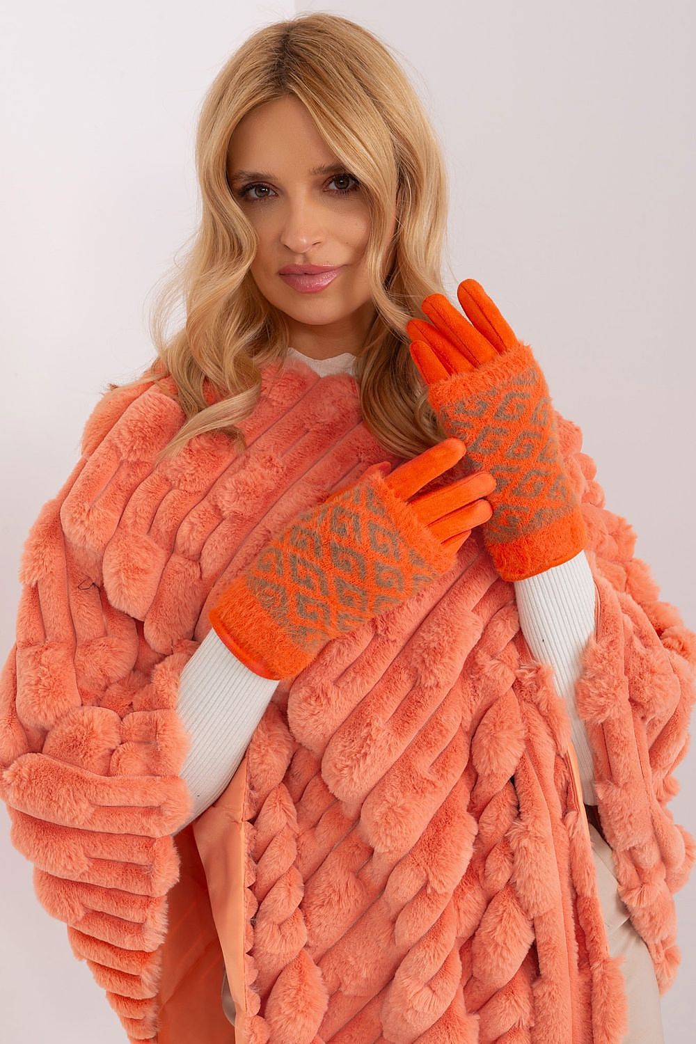 Cotton Blend Gloves with Insulated Design - Michelle & Kenza Co.