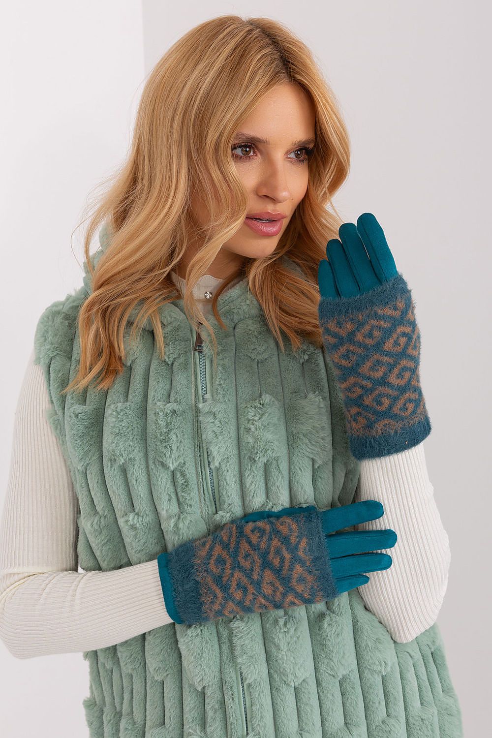 Insulated Gloves - Touchscreen Friendly