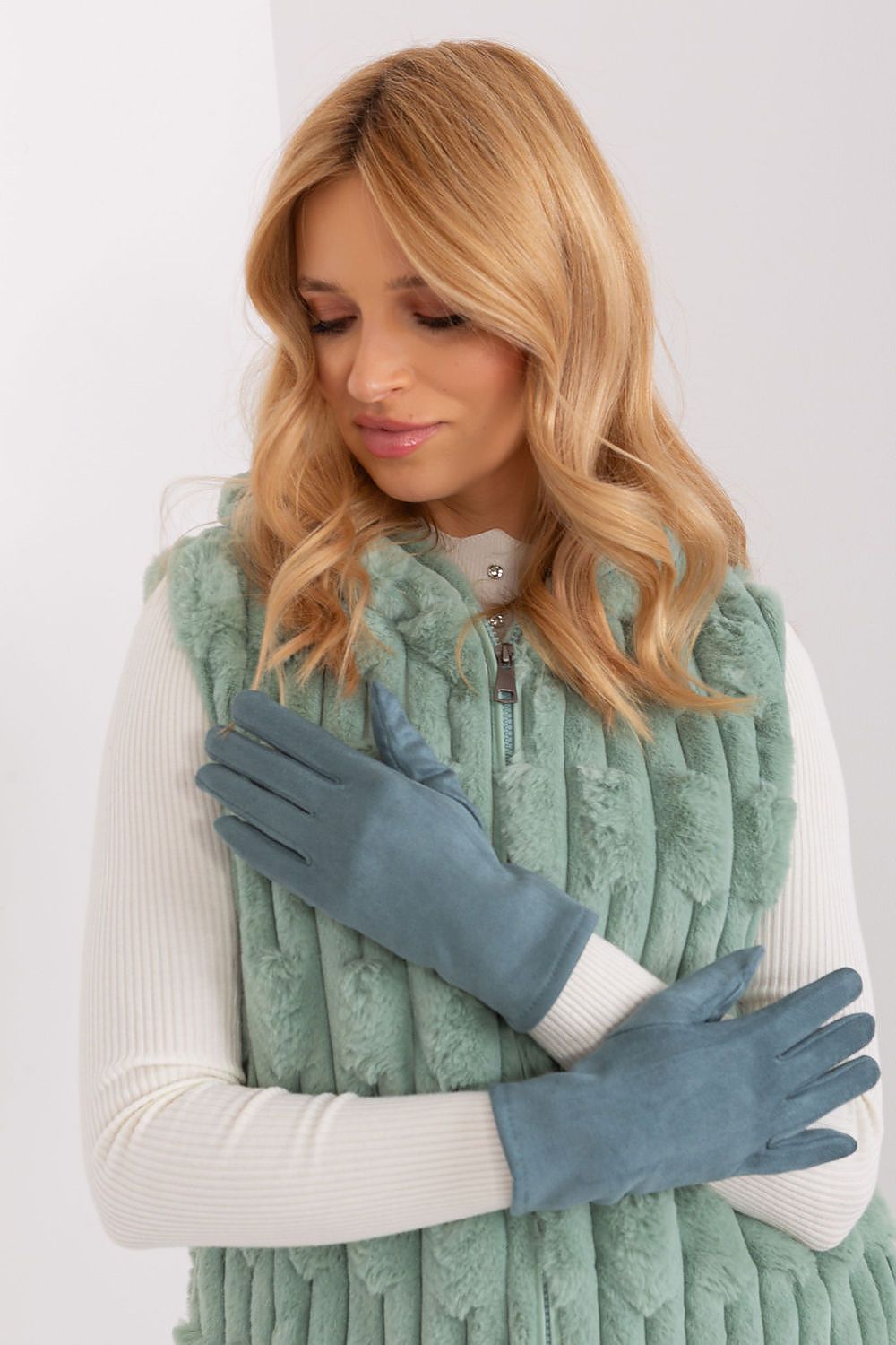 Insulated Gloves - Elegant Floral Touch