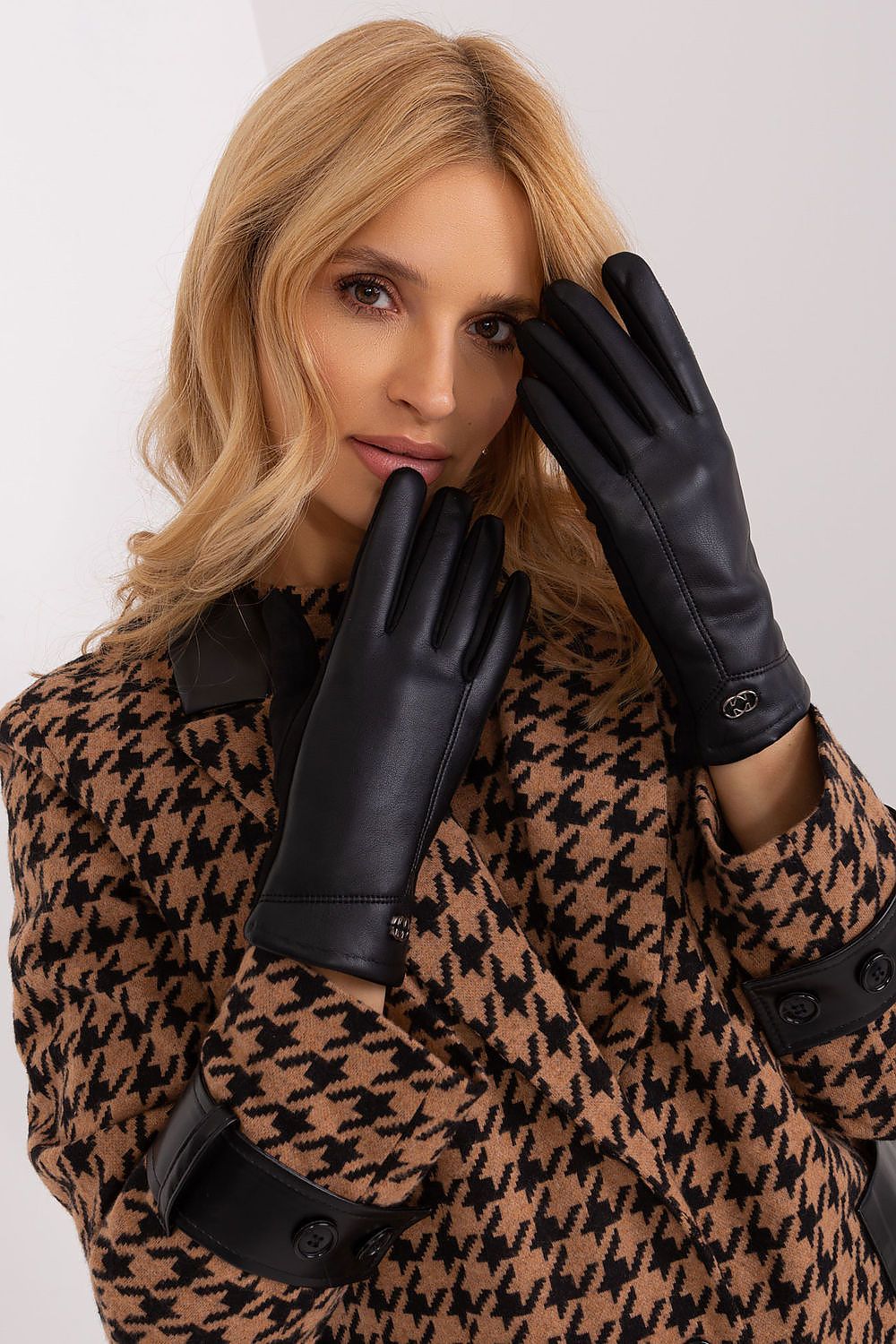 Insulated Gloves with Embroidered Flower - Michelle & Kenza Co.