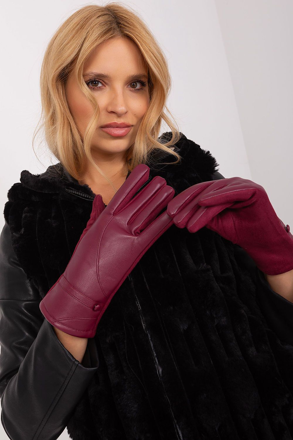 Elegant Touchscreen Gloves