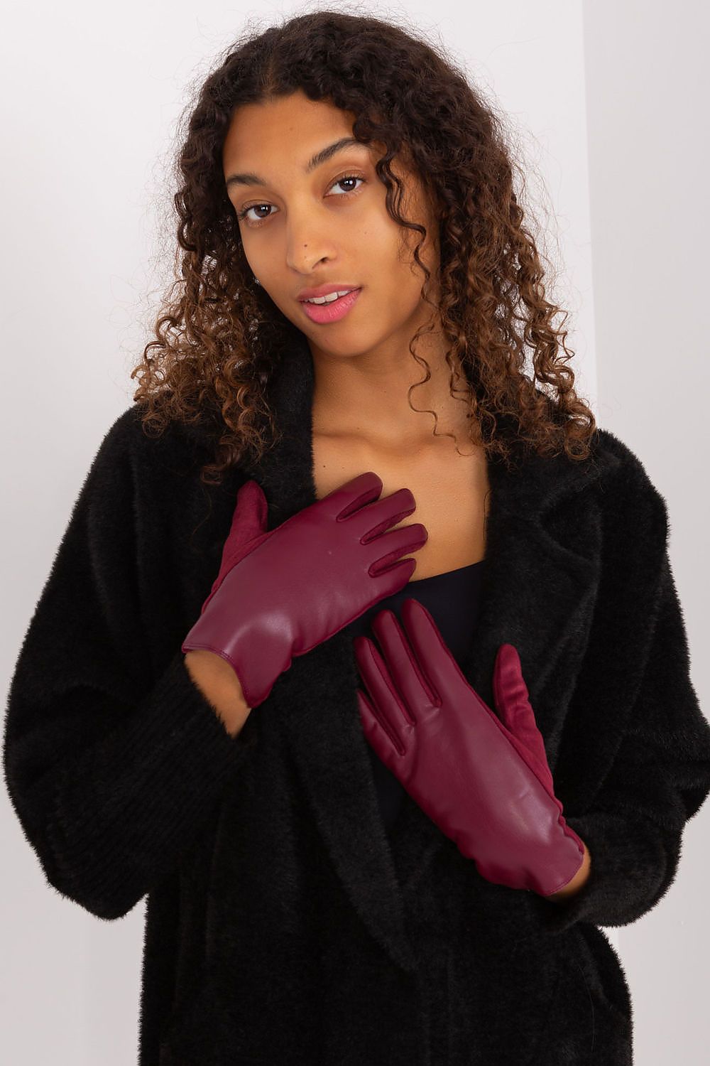 Elegant Gloves - Embroidered Touch