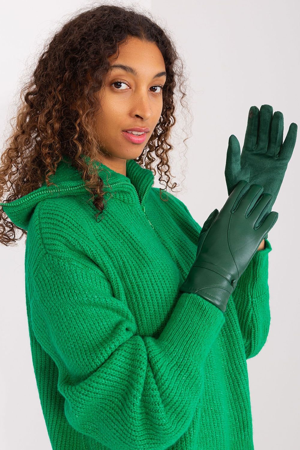 Elegant Touchscreen Gloves