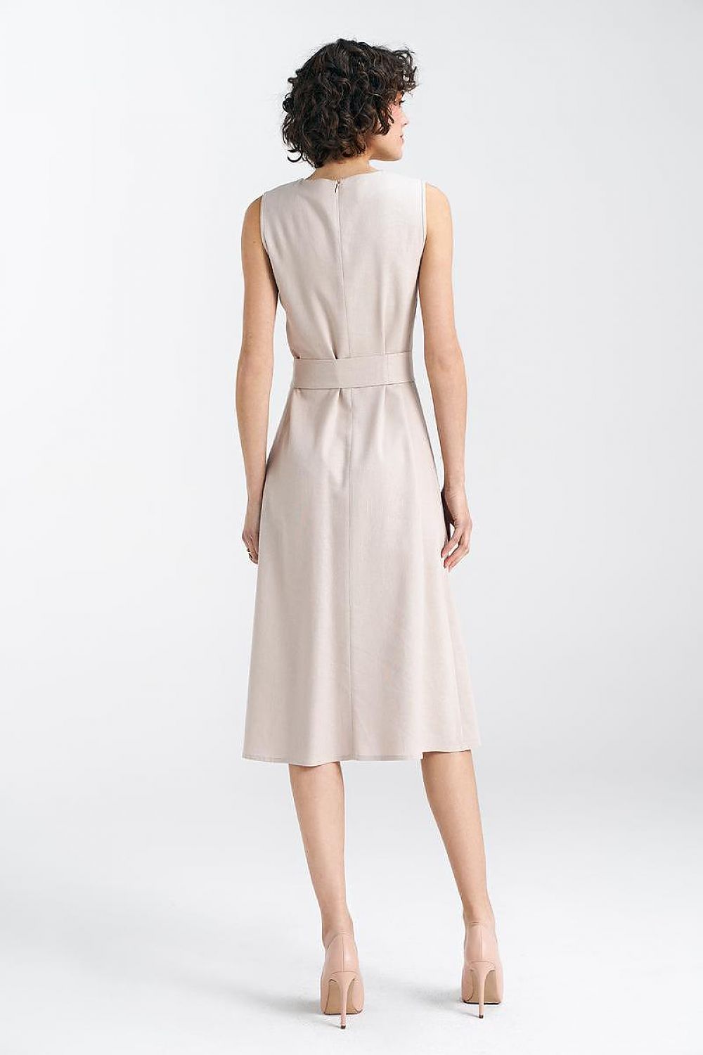 Elegant Sleeveless Midi Dress