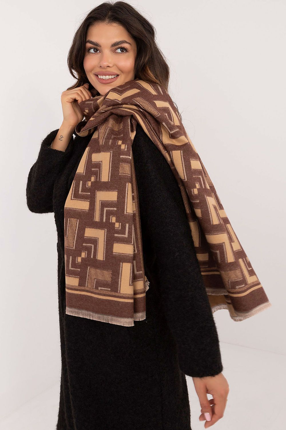 Viscose Shawl with Geometric Pattern - Michelle & Kenza Co.