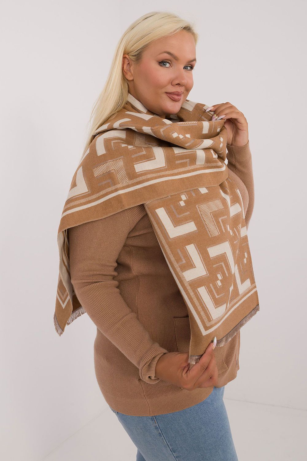 Viscose Shawl with Geometric Pattern - Michelle & Kenza Co.