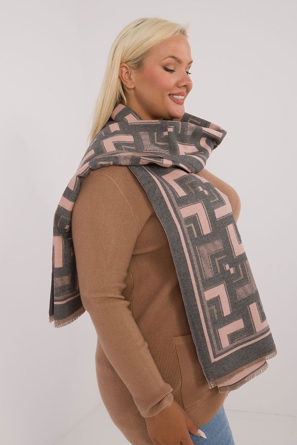 Viscose Shawl with Geometric Pattern - Michelle & Kenza Co.