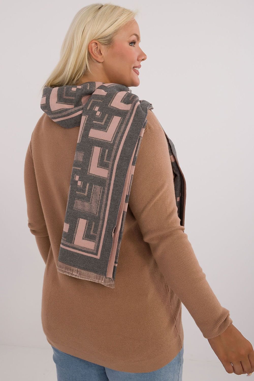 Chic Scarf - Geometric Pattern