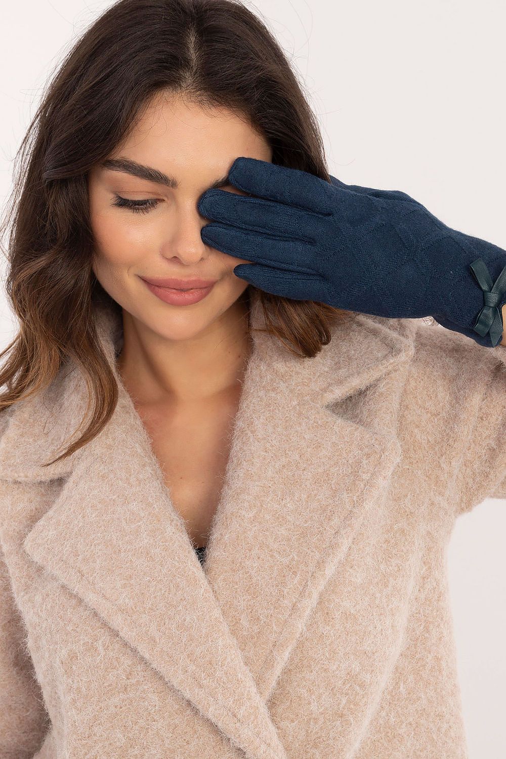 Elegant Insulated Gloves with Bows