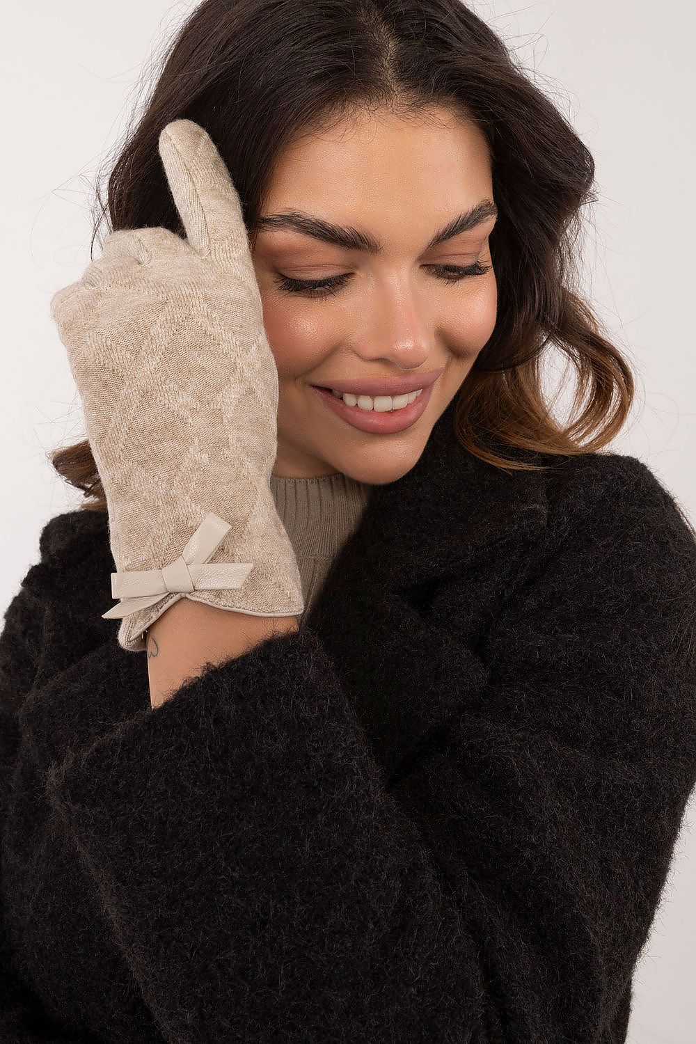 Elegant Insulated Gloves with Bows