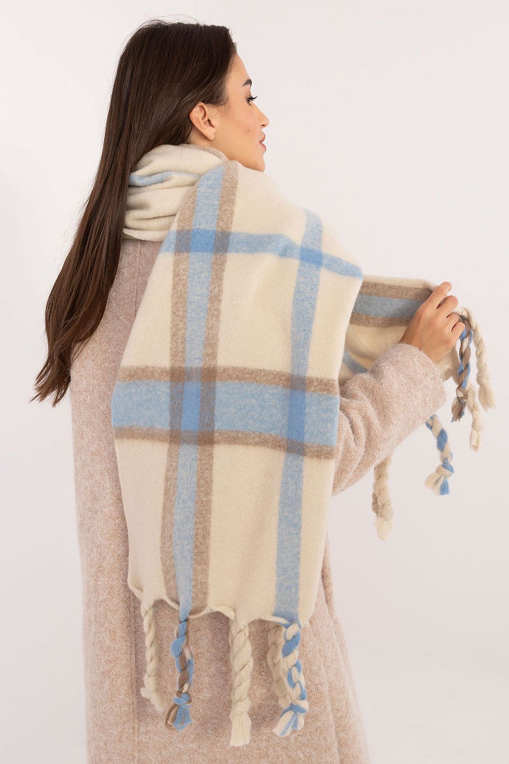 Elegant Scarf - Checkered with Tassels