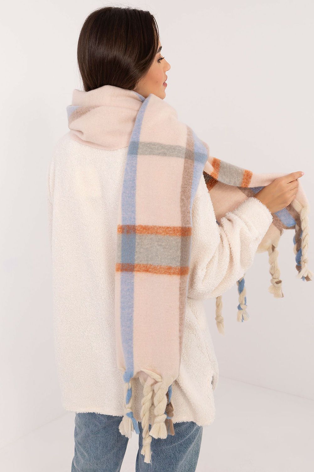 Elegant Scarf - Checkered with Tassels