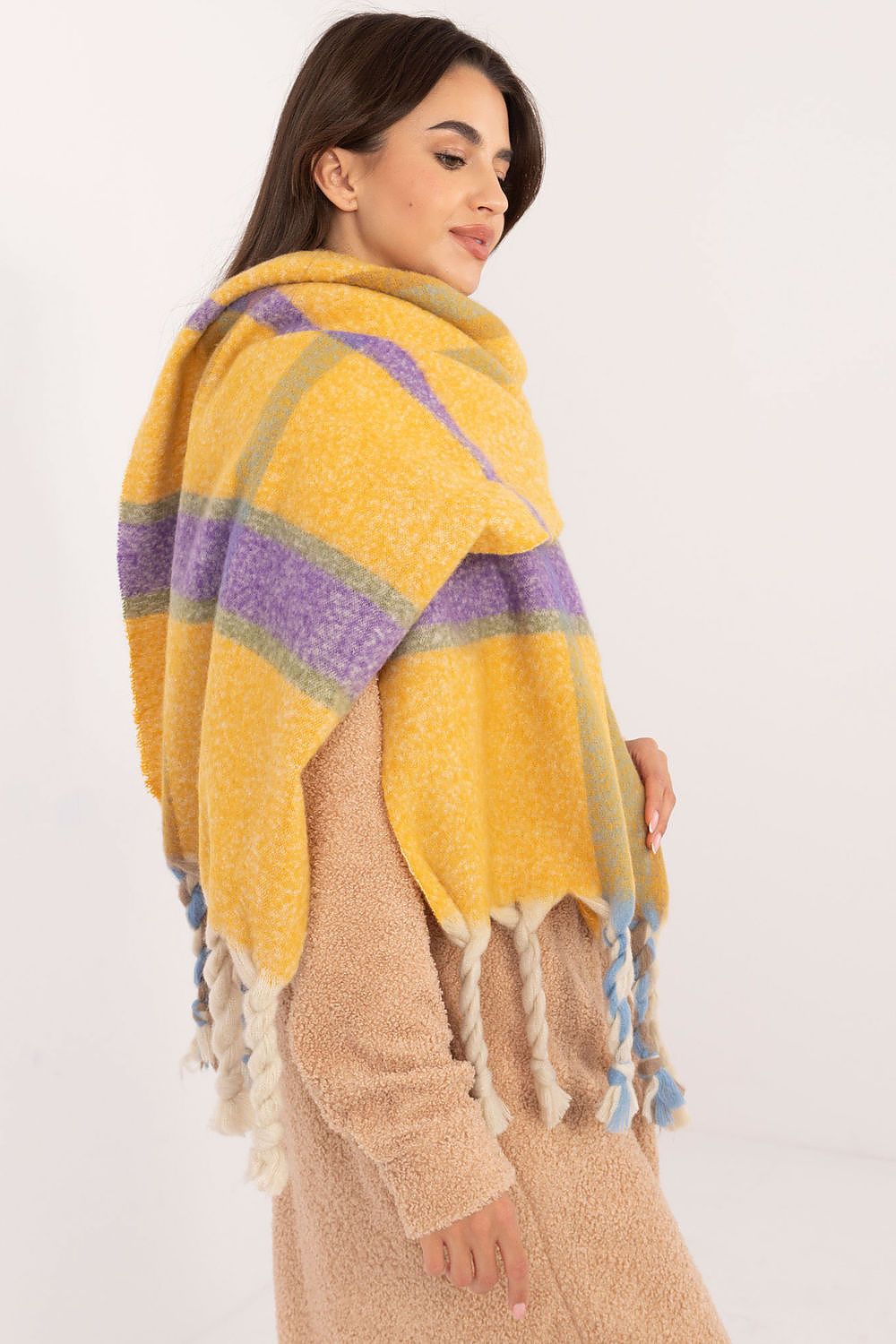 Elegant Scarf - Checkered with Tassels