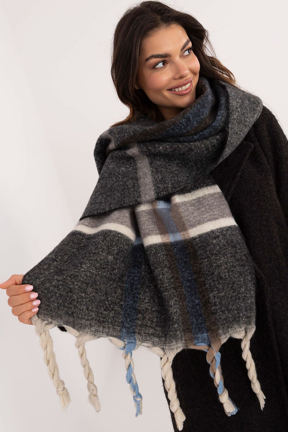 Elegant Scarf - Checkered with Tassels