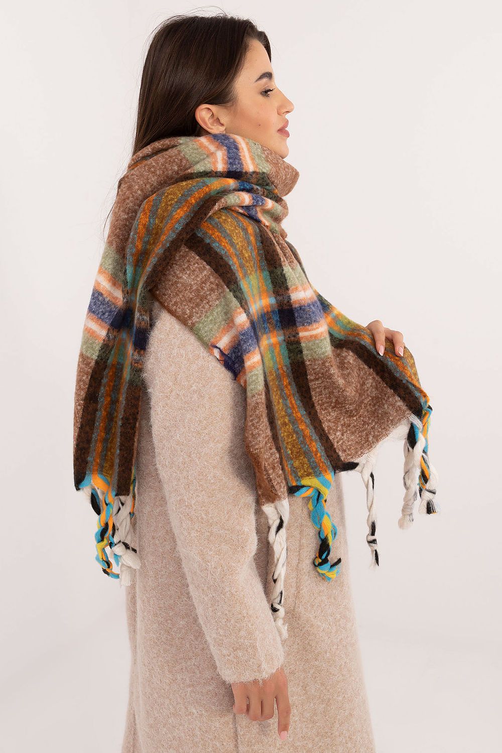 Elegant Scarf with Check Pattern and Tassels - Michelle & Kenza Co.