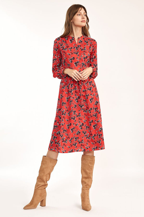 Waist-Enhancing Autumn Dress