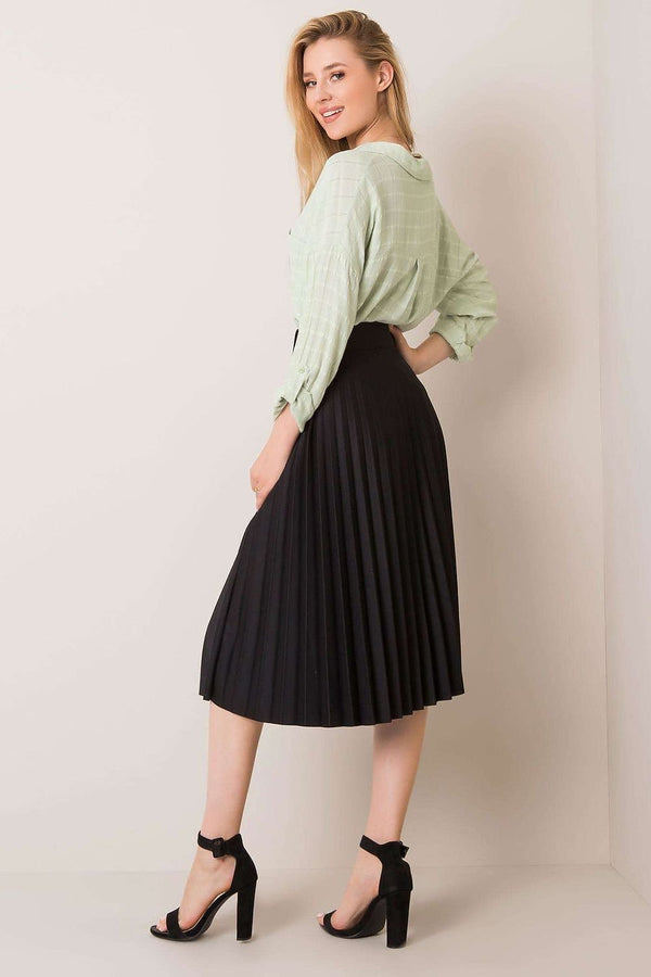 Versatile Belted Pleated Skirt