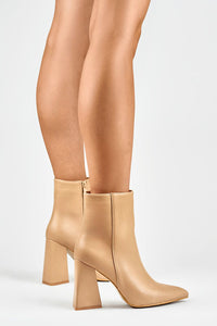 Elegant Beige Pointed Toe Boots