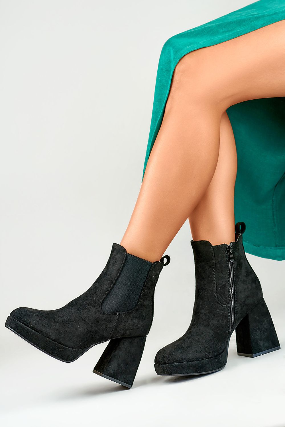 Elegant Suede Heel Boots